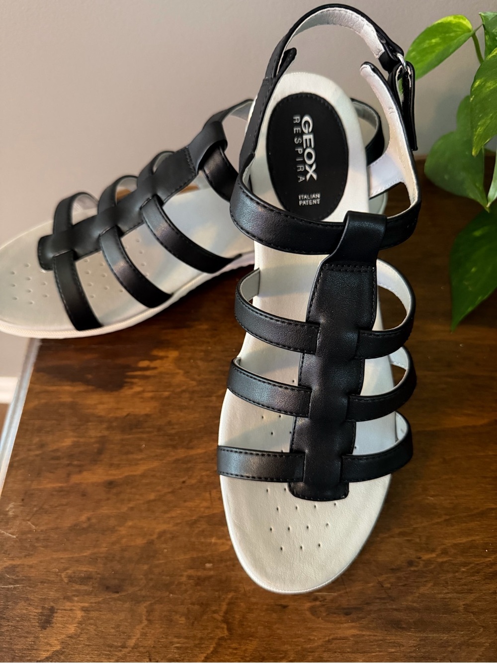 Geox Women's Black Adjustable Strap Comfort Sandals. EU 41. US 10/10.5